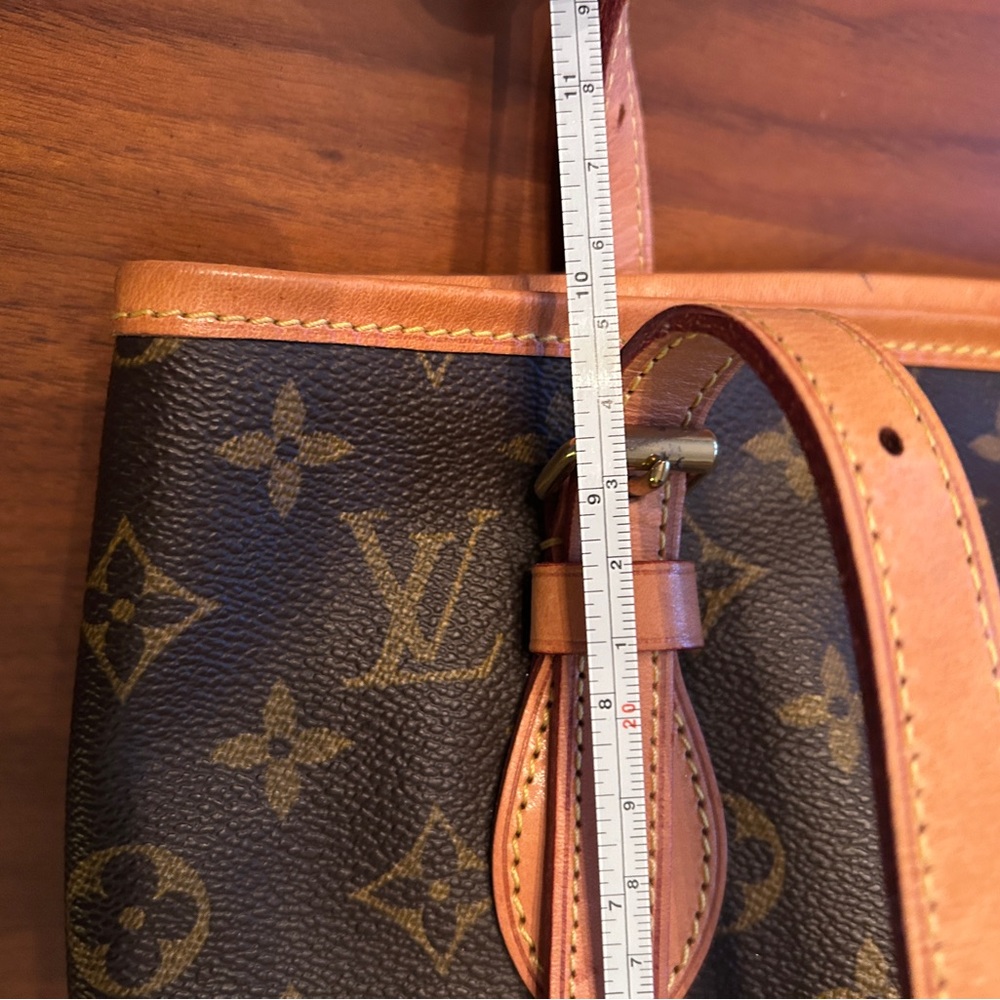 Louis Vuitton
Monogram Bucket Petit - Picture 13 of 13